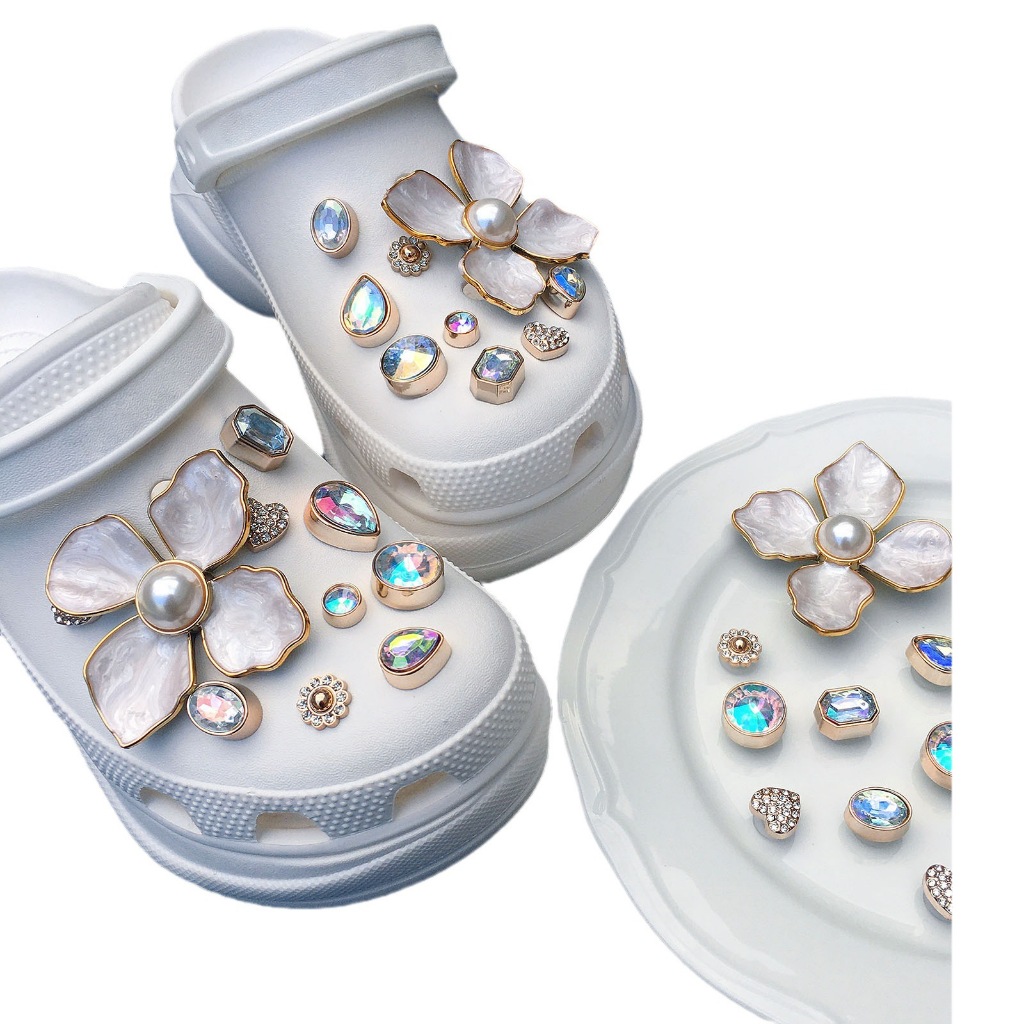 Jibbitx 20pcs ดอกไม้ รองเท้า jibbitz เกาหลี ตัวติดรองเท้าหัวโต การ์ตูน ชุดตัวติด DIY Jibbits น่ารัก รองเท้าหัวเข็มขัด ปุ่มบล็อกขายส่ง