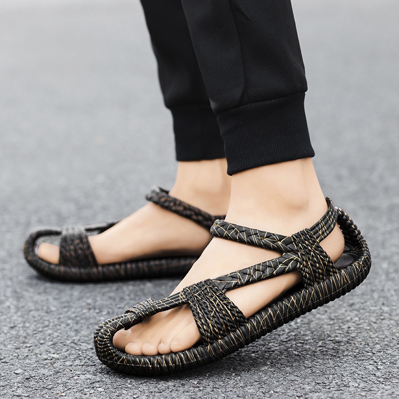 รองเท้าแตะสําหรับผู้ชายและผู้หญิง Sandals for Men and women รองเท้ากลางแจ้งฤดูร้อน size： 36-47
