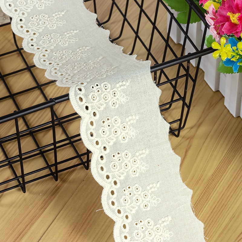 ผ้าฝ้ายปักลายลูกไม้