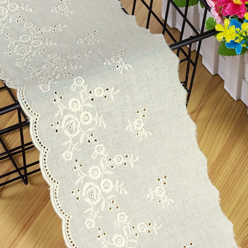 ผ้าฝ้ายปักลายลูกไม้