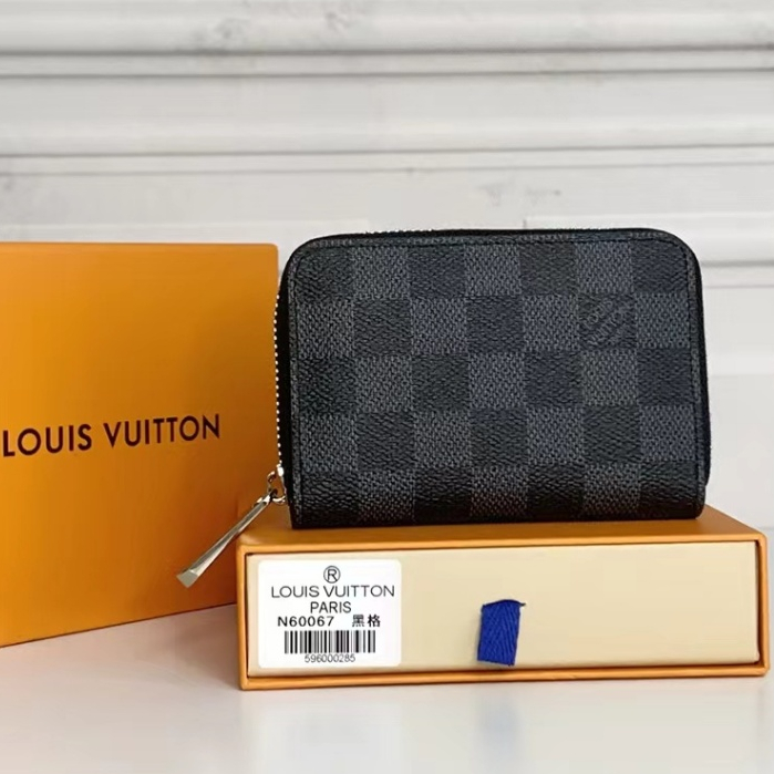 พร้อมส่ง ของแท้ 100% Louis Vuitton LV กระเป๋าสตางค์ กระเป๋าใส่เหรียญ มีซิป สําหรับผู้ชาย และผู้หญิง M60067 [พร้อมกล่อง + สต็อก]