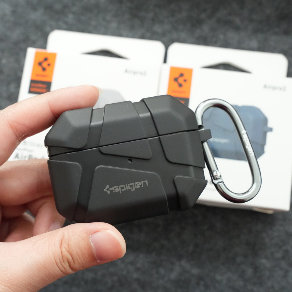 Spigen เคสป้องกัน TPU แข็ง สําหรับ AirPods Pro 2nd เคสไร้สาย แชร์ เคสป้องกัน แบบเต็ม พร้อมพวงกุญแจโลหะ สําหรับ AirPods Pro สําหรับ AirPods 3 อุปกรณ์ป้องกัน