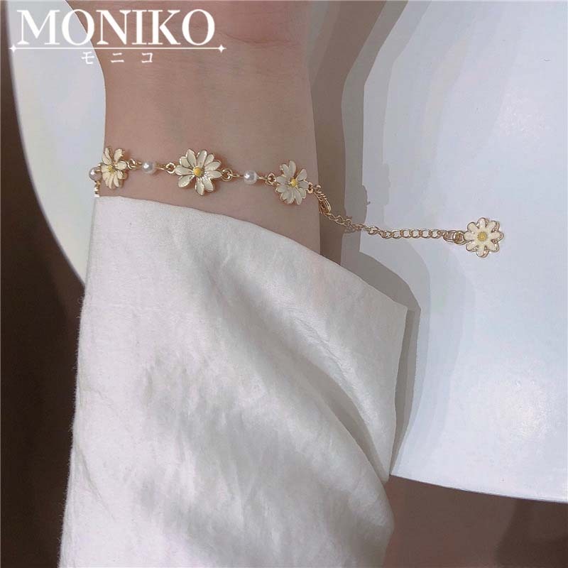 MONIKO สร้อยข้อมือ จี้ดอกเดซี่ ขนาดเล็ก เข้ากับทุกการแต่งกาย เครื่องประดับ สําหรับผู้หญิง