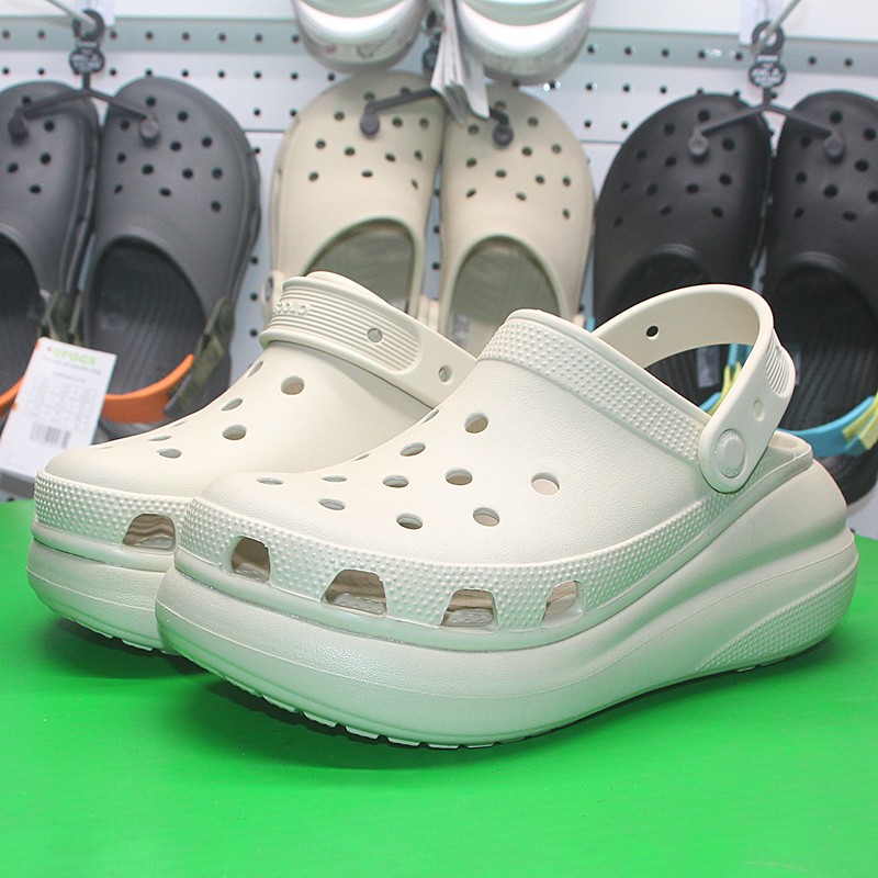 Crocs ของแท้ 100% รองเท้าแตะ ส้นสูง สําหรับผู้หญิง 207521