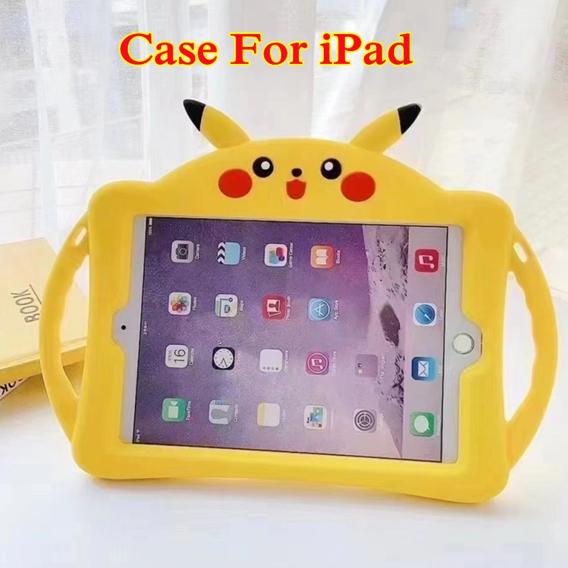 สําหรับ iPad Air 6 2024 สําหรับ iPad 10th 6th 7th 8th 9th Gen Air 4/5 Pro 11 นิ ้ ว Pro 10.5 Mini 6 5 4 3 2 1 ยางนุ ่ มแบบพกพาน ่ ารัก Pikachu ขาตั ้ งกันกระแทกฝาครอบ