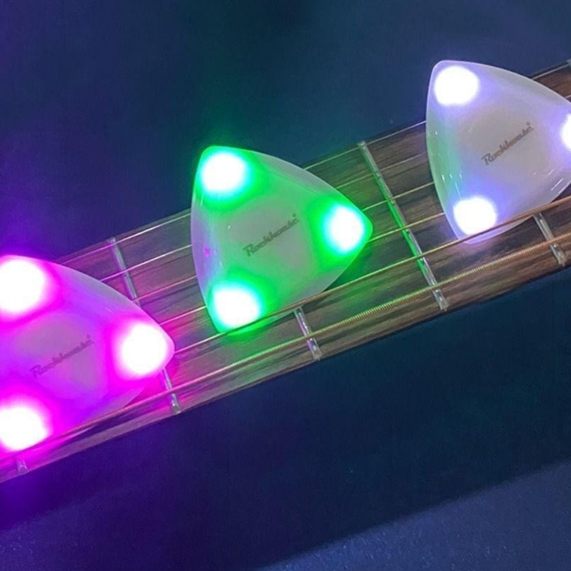 ปิ๊กกีตาร์ไฟฟ้า พร้อมไฟ LED เรืองแสง สีขาว สีเขียว สีม่วง