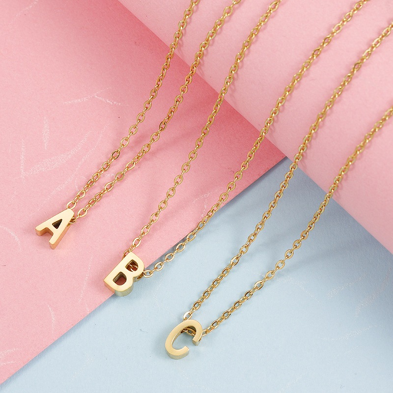 ขายดี สร้อยคอสเตนเลส จี้ตัวอักษรภาษาอังกฤษ 26 ตัว 45 ซม. สีทอง