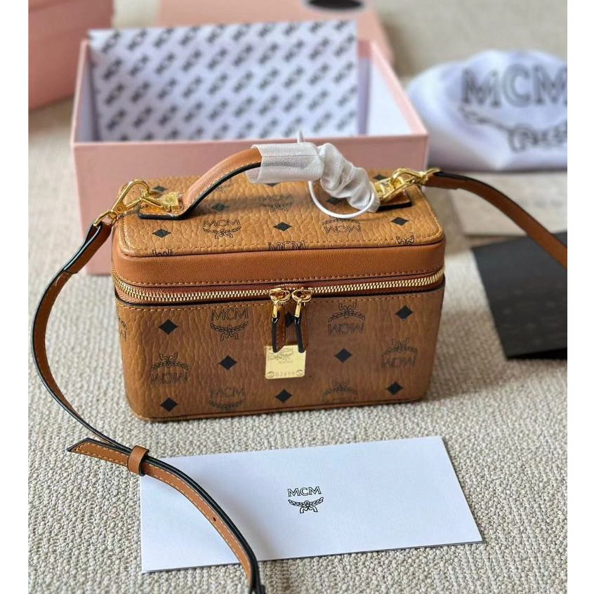 ไม ่ มีกล ่ อง--18 ซม . MINI TRACY SHOULDER MCMBAG ใน VISETOS
