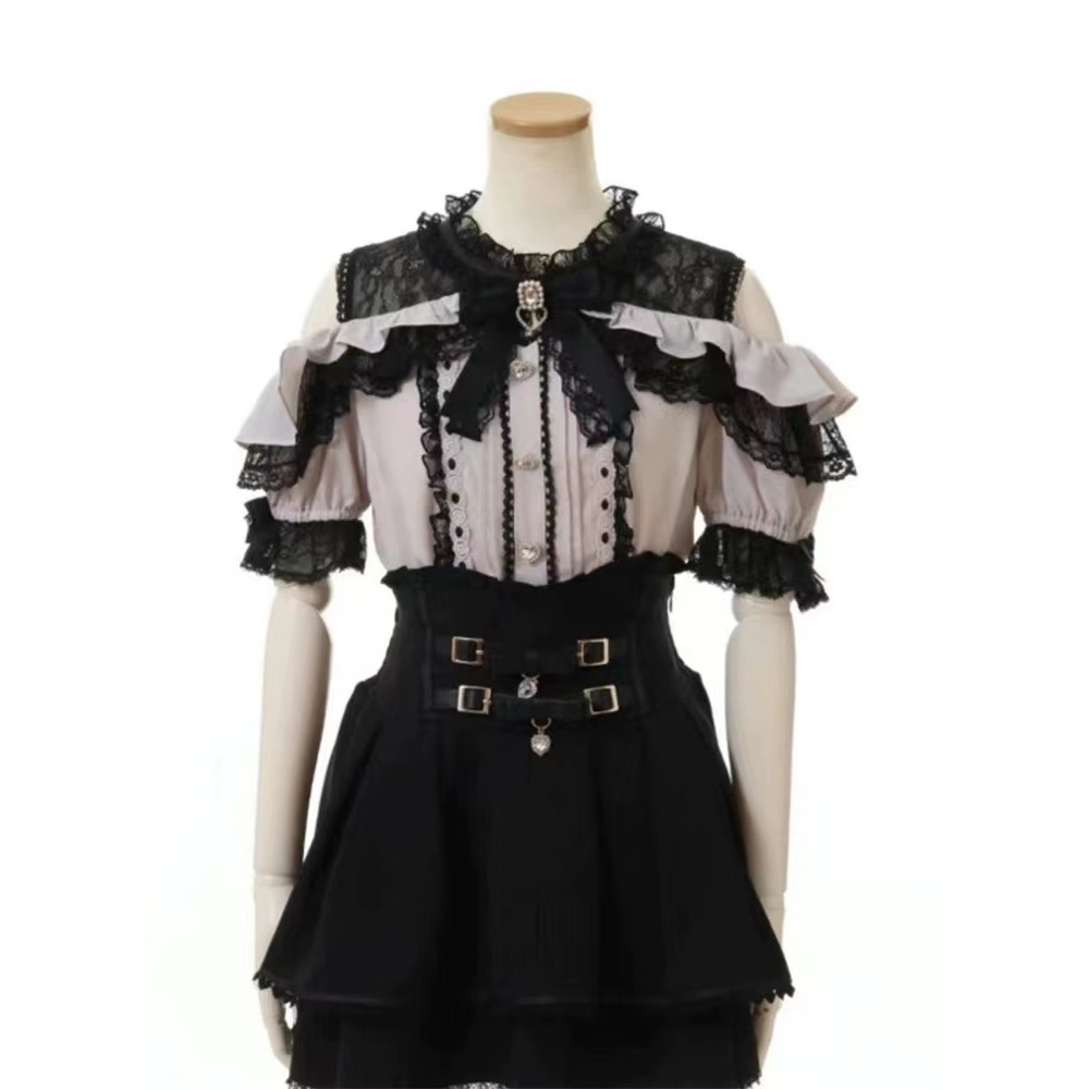 เสื้อเชิ้ตแขนสั้น คอตุ๊กตา ประดับโบว์ แต่งลูกไม้ รูปหัวใจ สีชมพู สีดํา สไตล์ญี่ปุ่น