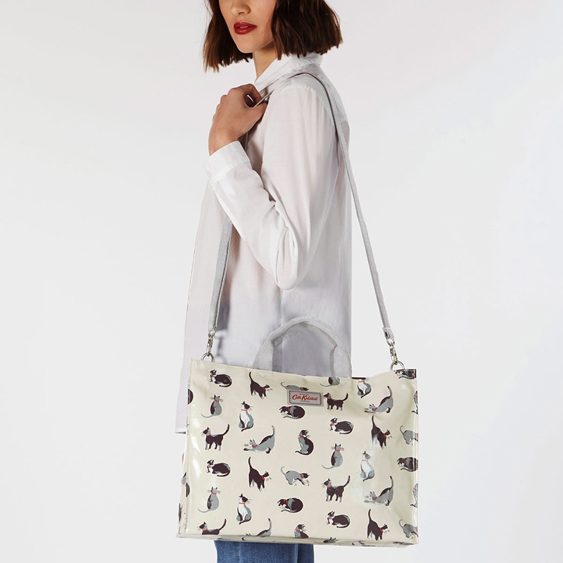 2024 UK cath kidson กระเป๋าสะพายขนาดใหญ่ความจุ Casual หญิงกระเป๋าสไตล์อังกฤษ Messenger กระเป๋าผ้าใบพิมพ์กระเป๋าถือ