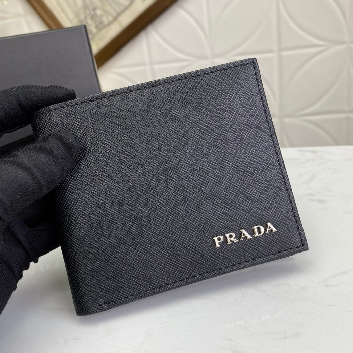 (พร้อมกล่อง) Prada กระเป๋าสตางค์ ใบสั้น หนังแท้ ใส่บัตรได้ สําหรับผู้ชาย 2M0513
