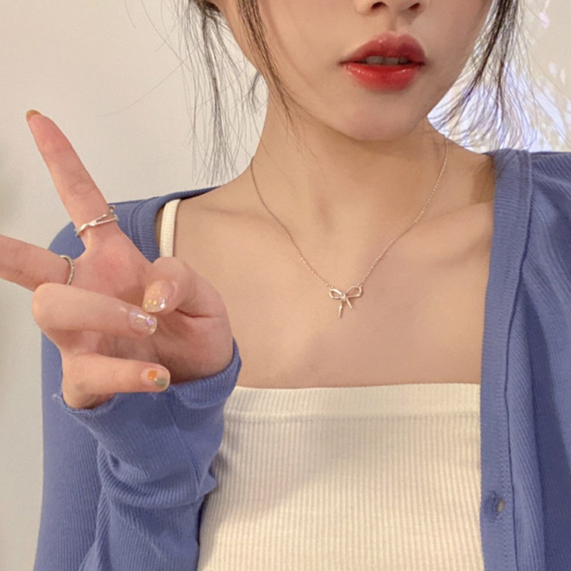 สร้อยคอ จี้โบว์ ประดับเพชร สีเงิน เหมาะกับของขวัญวันเกิด สไตล์เกาหลี สําหรับนักเรียนผู้หญิง