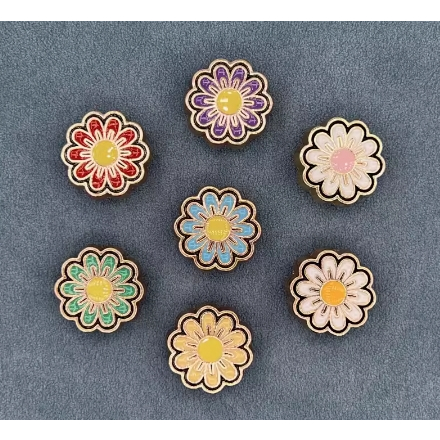 ใหม่ Crocs Jibbitz Charms Jibbitz รองเท้าแตะลําลอง โลหะ ลายดอกเดซี่ คุณภาพสูง เหมาะกับการแต่งกาย สําหรับสตรี
