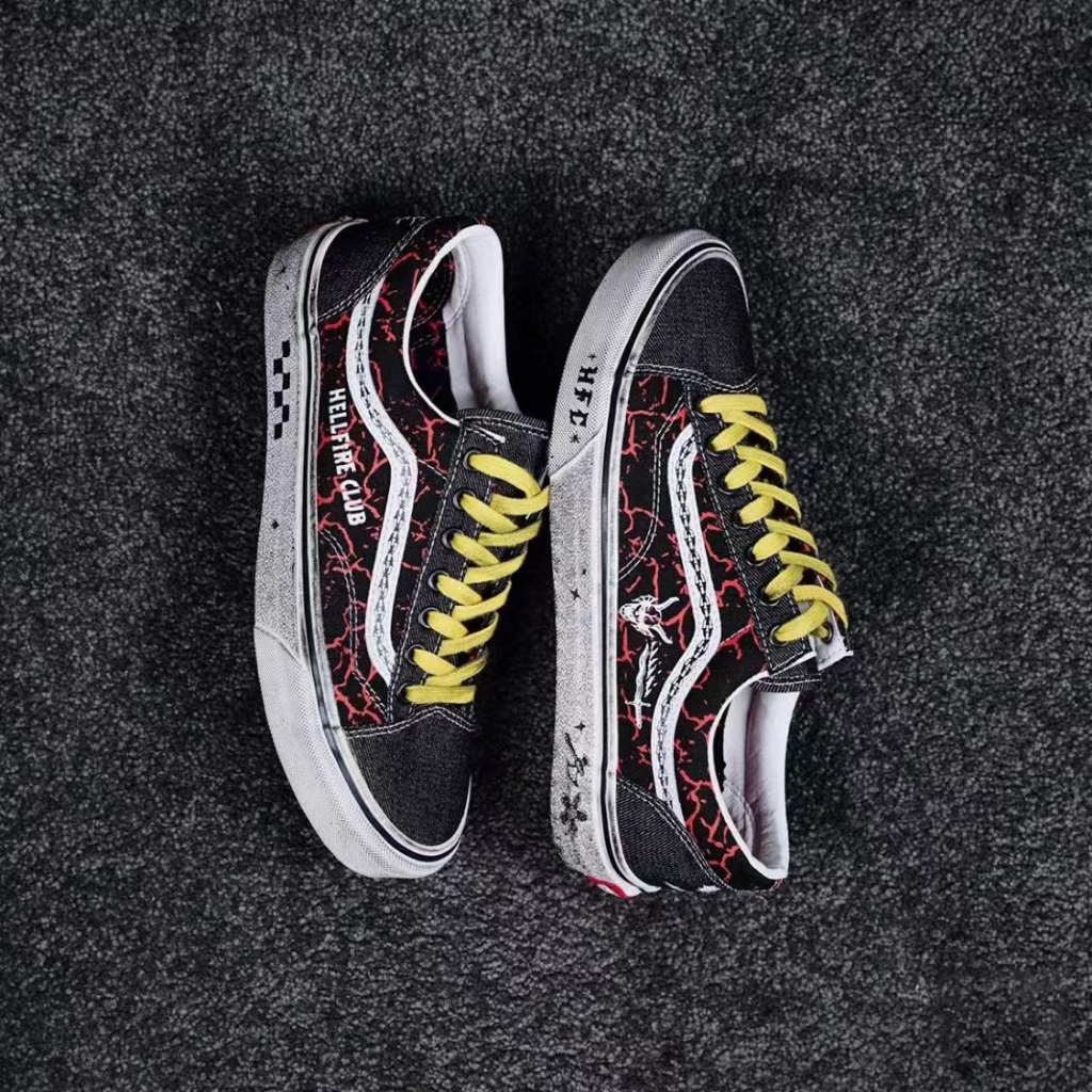 Stranger ThingsxVans style 36 Stranger Things รองเท้าผ้าใบลําลอง กันลื่น ทนต่อการสึกหรอ สําหรับผู้ชาย และผู้หญิง สีดํา สีแดง