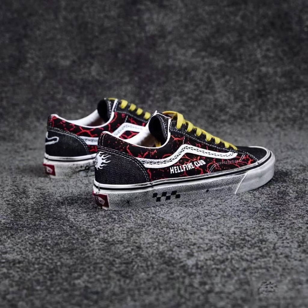 Stranger ThingsxVans style 36 Stranger Things รองเท้าผ้าใบลําลอง กันลื่น ทนต่อการสึกหรอ สําหรับผู้ชาย และผู้หญิง สีดํา สีแดง