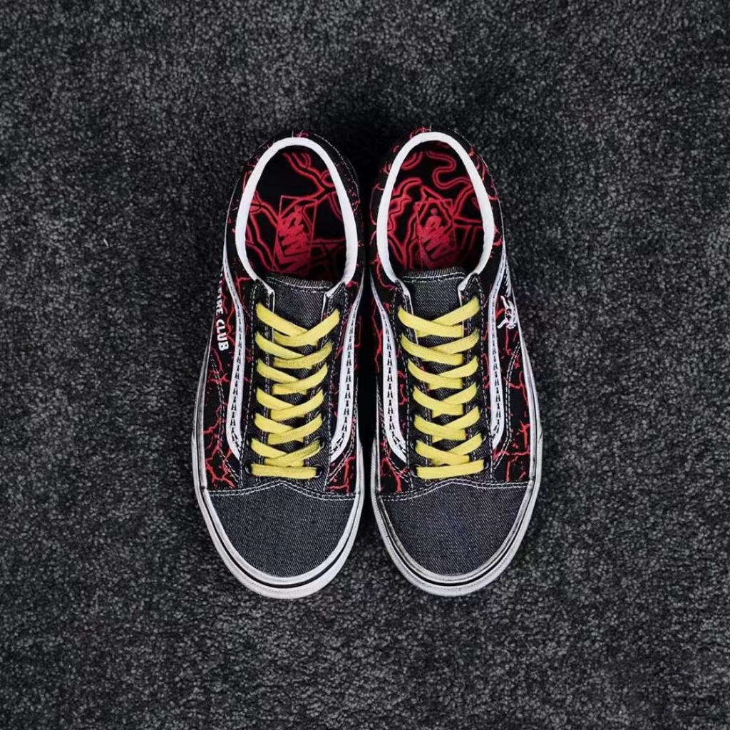 Stranger ThingsxVans style 36 Stranger Things รองเท้าผ้าใบลําลอง กันลื่น ทนต่อการสึกหรอ สําหรับผู้ชาย และผู้หญิง สีดํา สีแดง