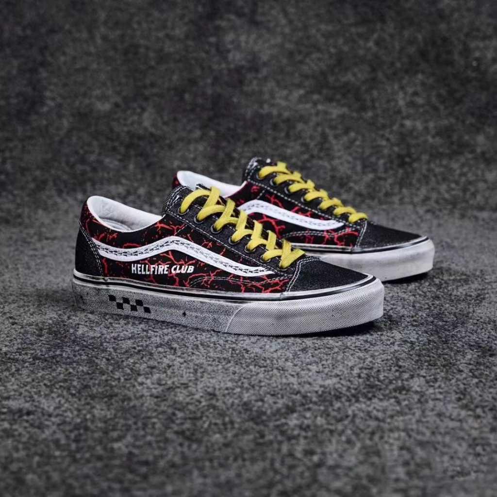 Stranger ThingsxVans style 36 Stranger Things รองเท้าผ้าใบลําลอง กันลื่น ทนต่อการสึกหรอ สําหรับผู้ชาย และผู้หญิง สีดํา สีแดง