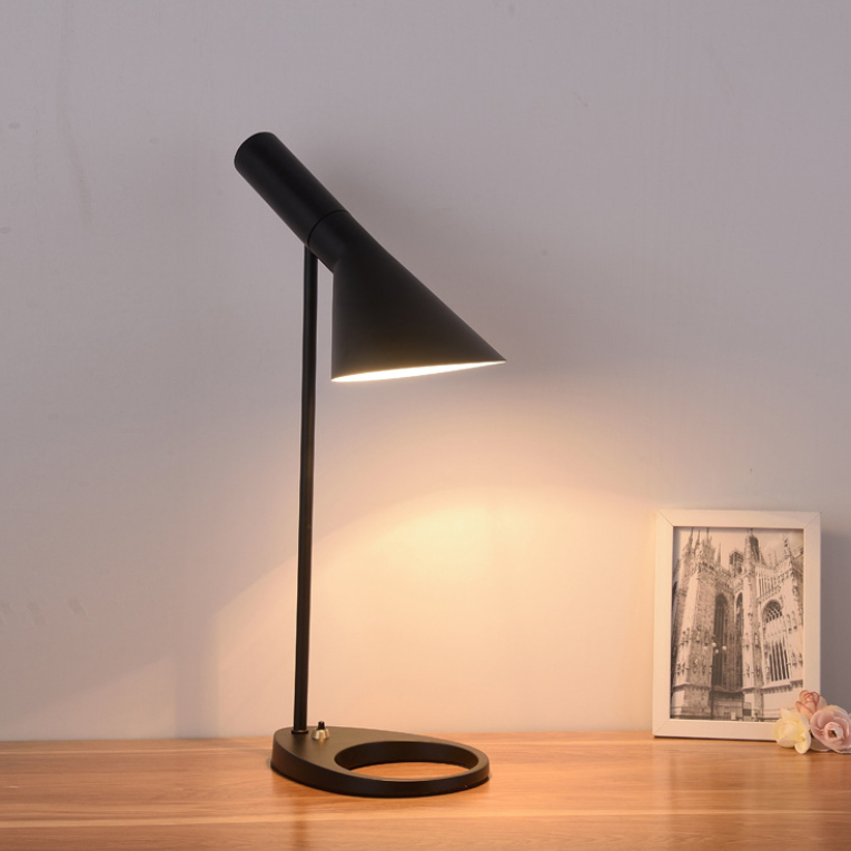 โคมไฟตั้งโต๊ะ LED สไตล์นอร์ดิก โมเดิร์น มินิมอล สร้างสรรค์ ถนอมสายตา สําหรับโรงแรม ห้องนั่งเล่น ห้องนอน ข้างเตียง