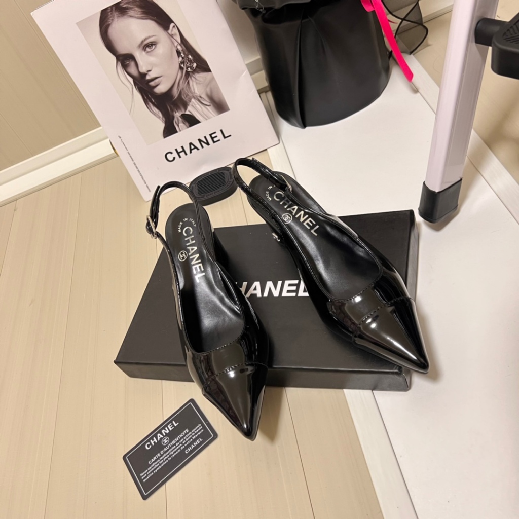Chanel รองเท้าส้นสูง หัวแหลม แต่งสายรัดข้อเท้า แฟชั่นสําหรับสตรี 2024
