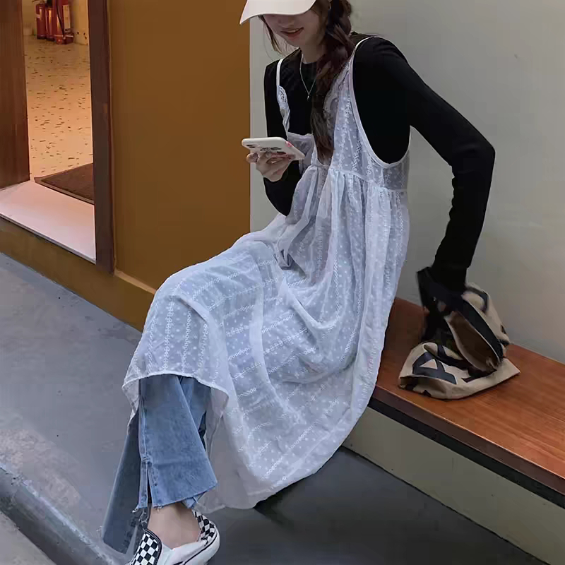 [Love laugher gir] Design Feeling Niche Layered White Mid-Length Blouse Lace Gauze Inner Camisole Dress Summer Hot-selling Thin คอวี Mid-Length Sling Dress