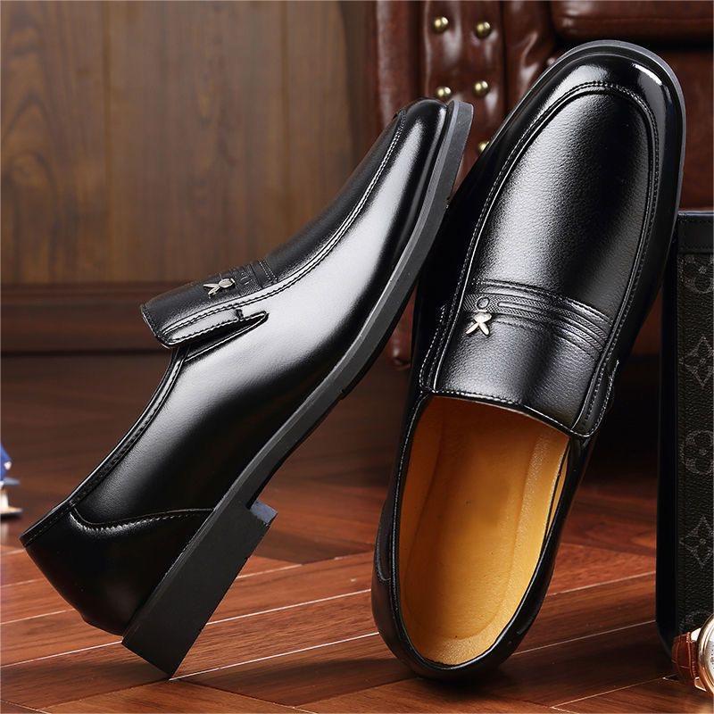 ✨สําหรับผู้ชาย ระบายอากาศได้ รองเท้าธุรกิจ ป้องกันการลื่นไถล รองเท้าหนัง #8555