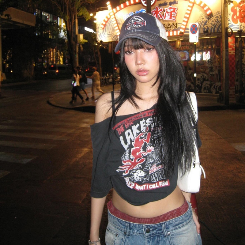 ใหม่ เสื้อยืดลําลอง แขนสั้น โชว์สะดือ พิมพ์ลาย หรูหรา แฟชั่นฤดูร้อน สําหรับสตรี 2024