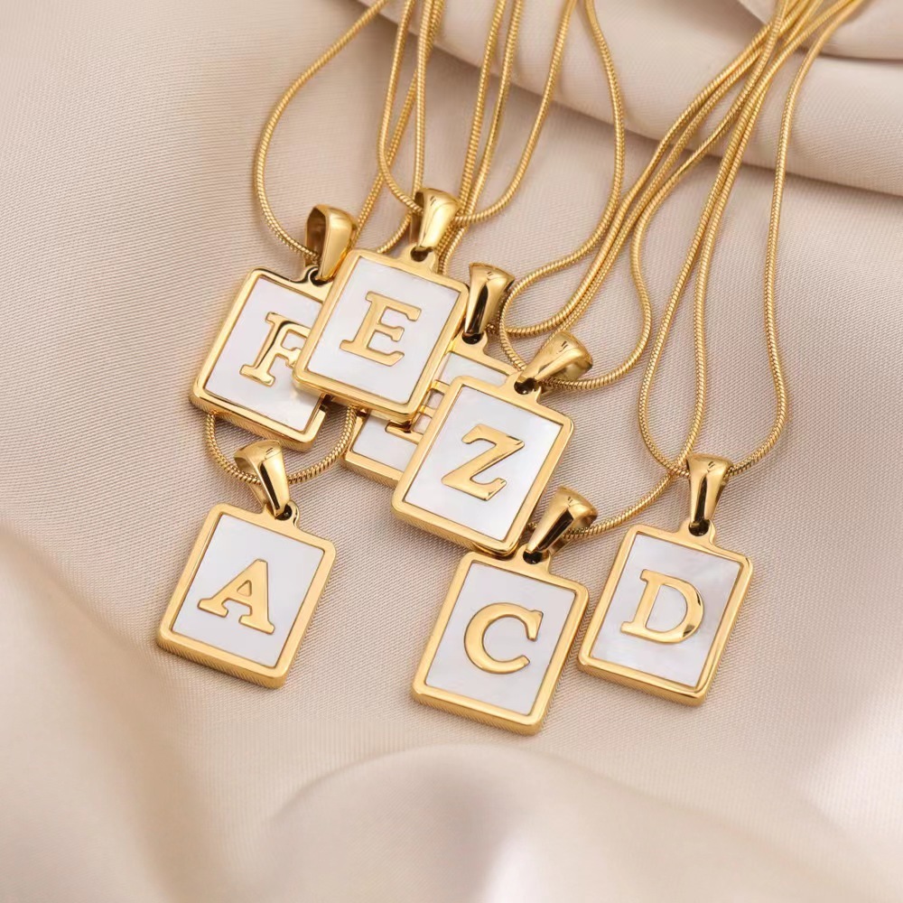 Ht สร้อยคอโซ่เหล็กไทเทเนียม ชุบทอง 18k จี้รูปหัวใจ เครื่องประดับแฟชั่น สําหรับผู้หญิง
