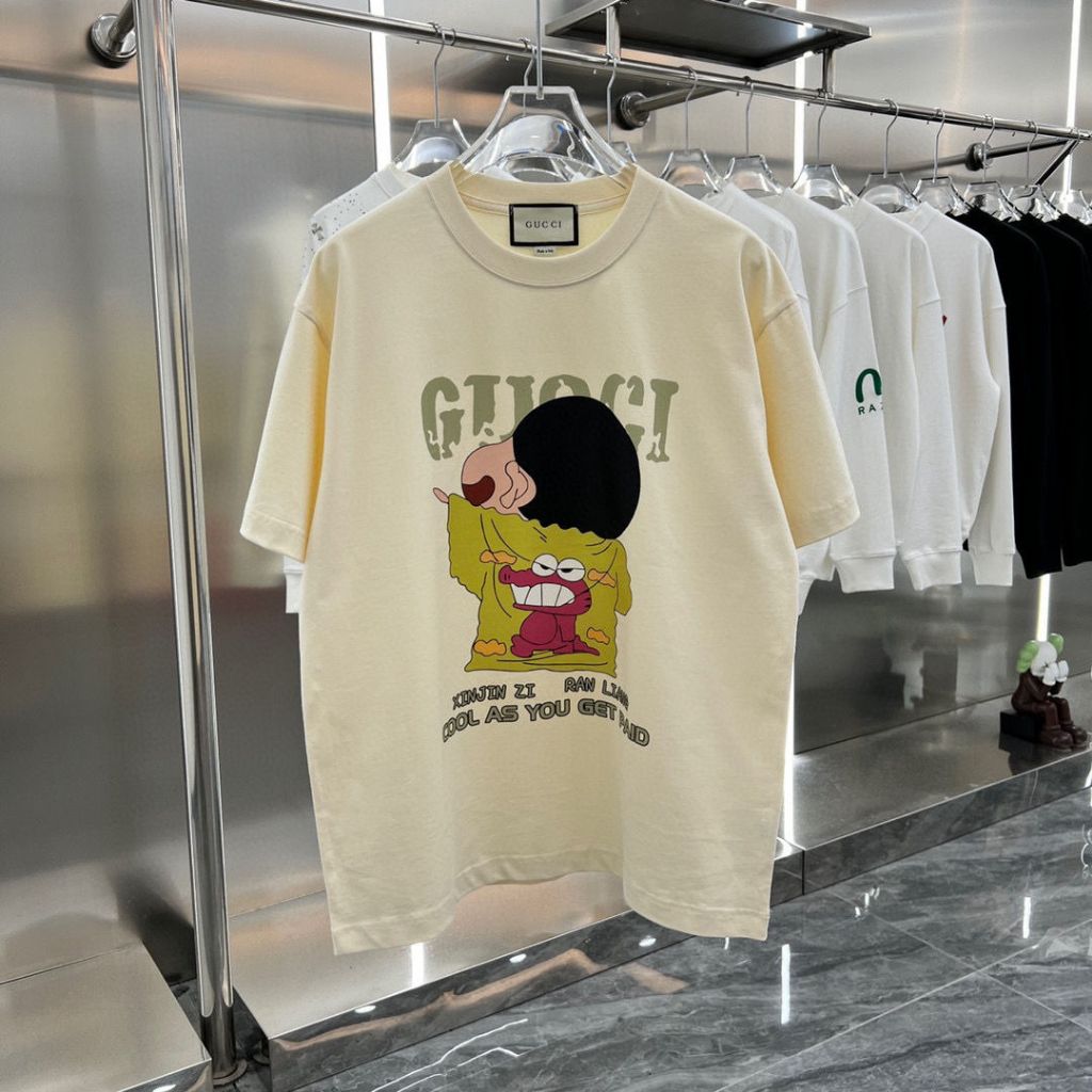 เสื้อยืดแขนสั้น ผ้าฝ้ายแท้ พิมพ์ลายการ์ตูนชินจัง GU11 แฟชั่นฤดูร้อน สําหรับผู้ชาย และผู้หญิง 24 ชิ้น