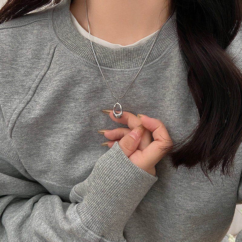 สร้อยคอโซ่ เหล็กไทเทเนียม จี้รูปหยดน้ํา เรขาคณิต กลวง เรียบง่าย สําหรับผู้หญิง - รูปที่ 2