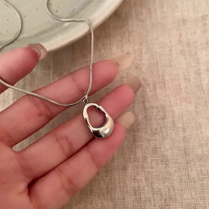 สร้อยคอโซ่ เหล็กไทเทเนียม จี้รูปหยดน้ํา เรขาคณิต กลวง เรียบง่าย สําหรับผู้หญิง - รูปที่ 4