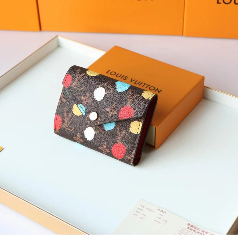 【 Box 】ของแท้ และแท้ L-V Louis -Vuitton กระเป๋าสตางค์ ใบสั้น ลายจุด M81865