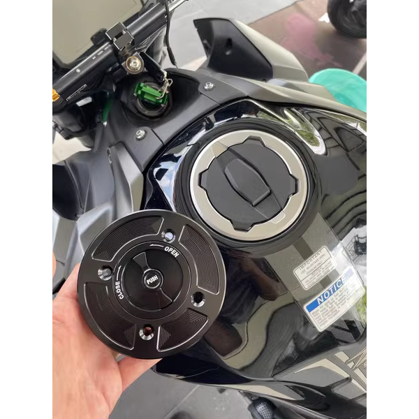 ฝาถังน้ํามันเชื้อเพลิง สําหรับรถจักรยานยนต์ KAWASAKI Ninja 125 250 400 650 1000 Z125 Z250 Z400 Z650 