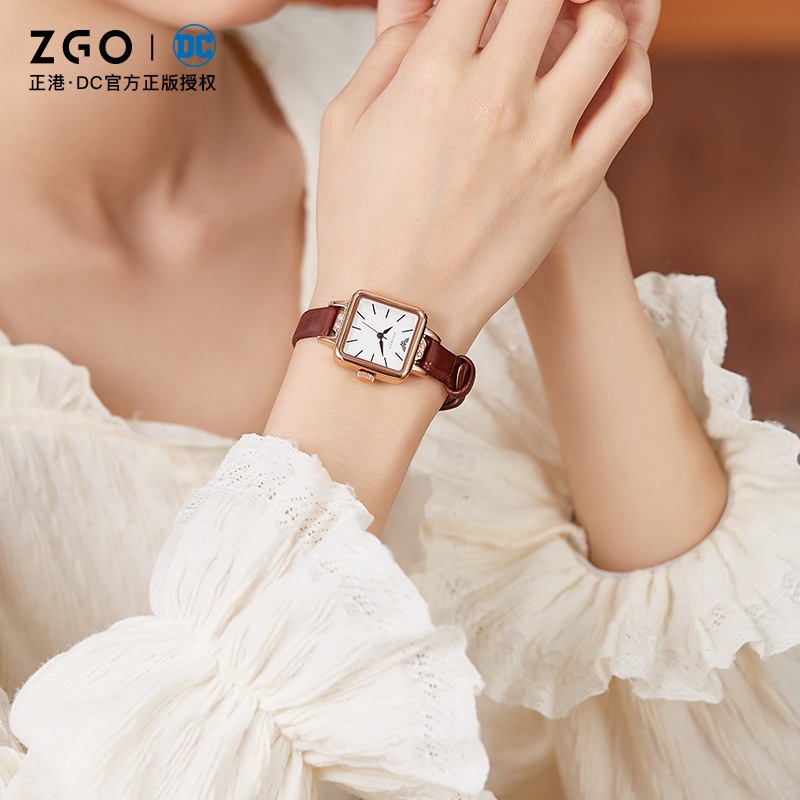 ZGO x Warner DC นาฬิกาข้อมือควอทซ์แฟชั่น กันน้ํา ทรงสี่เหลี่ยม ขนาดเล็ก เรียบง่าย สําหรับผู้หญิง 2120