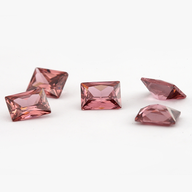 ขนาด 2x4 มม. ~ 9x11 มม.5A สี่เหลี่ยมผืนผ้าตัด Rhodolite สี Cubic Zirconia หินหลวม CZ สังเคราะห์อัญมณ