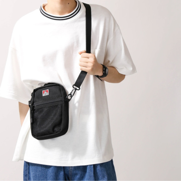 Ben Davis Men กระเป ๋ า Messenger กันน ้ ําแฟชั ่ นสลิงกระเป ๋ าผู ้ หญิง Crossbody Bagpack