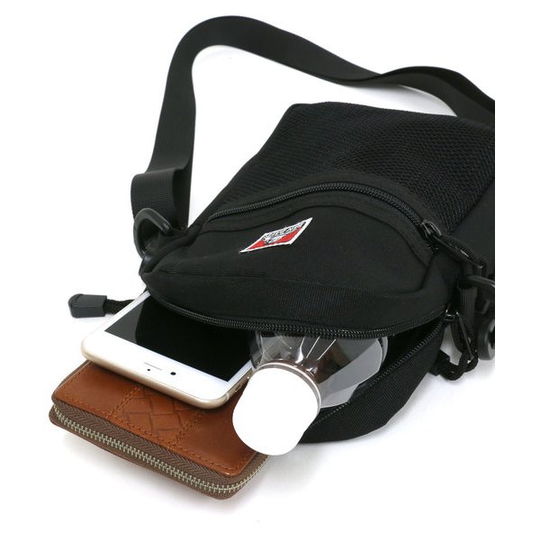 Ben Davis Men กระเป ๋ า Messenger กันน ้ ําแฟชั ่ นสลิงกระเป ๋ าผู ้ หญิง Crossbody Bagpack