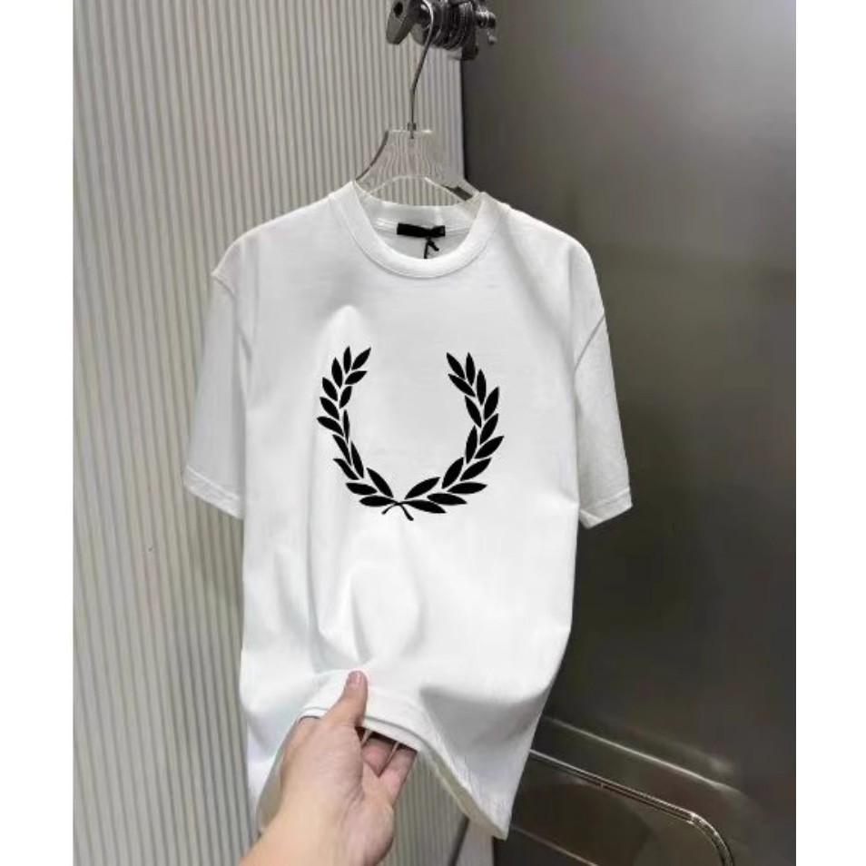Fred PERRY เสื้อยืดคอกลมผู้ชายพิมพ์ลายแขนสั้นผ้าฝ้ายแท้ลําลองหลวม