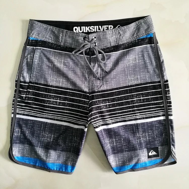 Quiksilver กางเกงขาสั้นยืดหยุ่น 4 ทิศทาง กันน้ำแห้งเร็ว สำหรับผู้ชาย