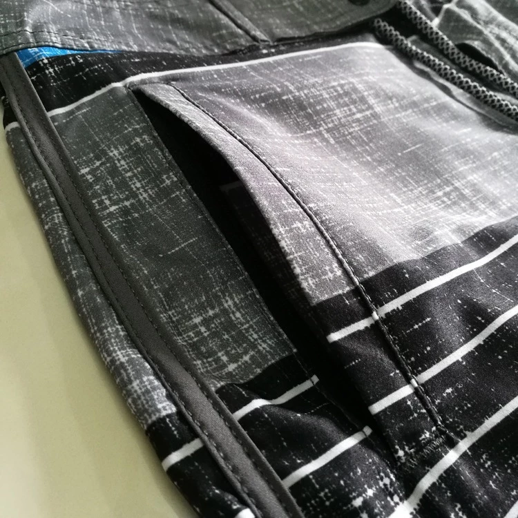 Quiksilver กางเกงขาสั้นยืดหยุ่น 4 ทิศทาง กันน้ำแห้งเร็ว สำหรับผู้ชาย thumbnail 6