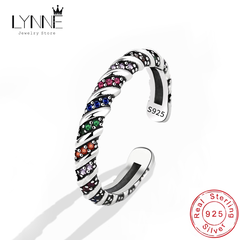 Lynne ใหม่ แหวนเงินแท้ 925 ประดับเพทาย พลอยเทียม ทรงกลม ลายทาง ปรับได้ เครื่องประดับแฟชั่น สไตล์พังก์ร็อค สําหรับผู้หญิง และผู้ชาย