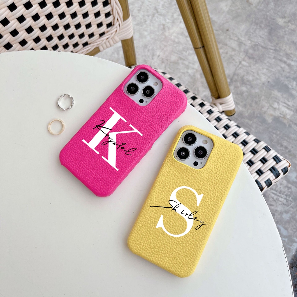 เคสโทรศัพท์มือถือหนัง PU แบบแข็ง พิมพ์ลายตัวอักษร สีเหลือง สีชมพู หรูหรา สําหรับ iPhone 15 14 13 12 11 Pro X XS Max XR 7 8 Plus