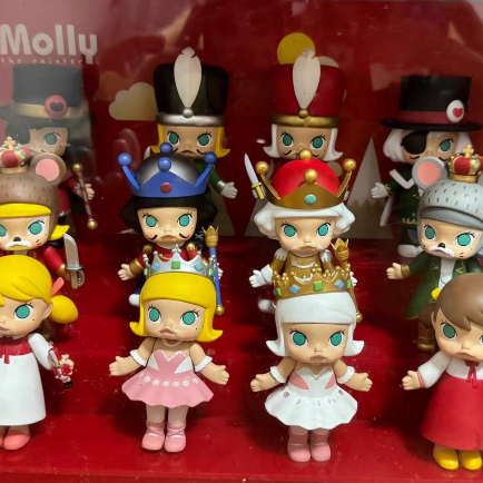 [ของแท้] Popmart Molly Nutcracker Series กล่องสุ่ม ซ่อนได้ทั้งชุด ตุ๊กตาตัด เทรนด์ เพลย์เซอร์ไพรส์ ของขวัญ ของเล่นแฟชั่น ของขวัญคริสต์มาส