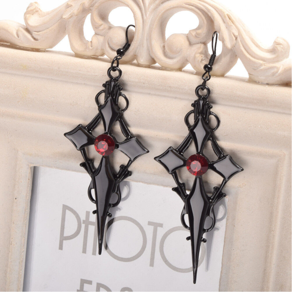 Creative Y2K Red Diamond Spear Cross ต่างหู Dark Retro ต่างหูสีดําต่างหูโกธิคหญิง