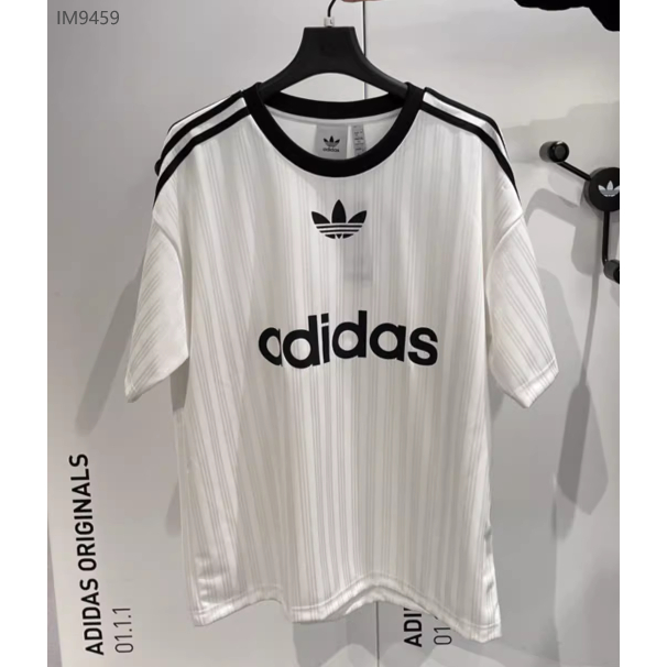 Adidas เสื้อยืดลําลอง คอกลม แขนสั้น ผ้าถัก ทรงหลวม สําหรับผู้ชาย IM9459