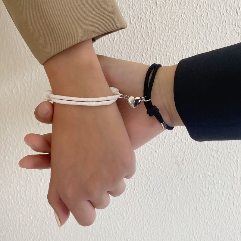 2 ชิ้น / เซต แฟชั่น แฮนด์เมด หัวใจ สร้อยข้อมือแม่เหล็ก ความรัก สร้อยข้อมือคู่ สําหรับผู้ชาย และผู้หญิง เครื่องประดับ ของขวัญมิตรภาพ