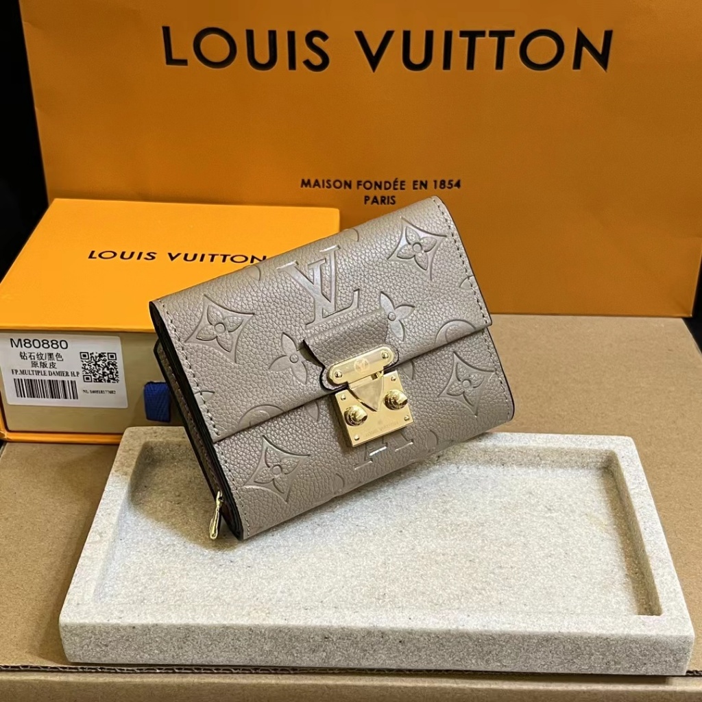 [กล่อง+สินค้าคงคลัง] ของแท้ 100% Louis -Vuitton L-V กระเป๋าสตางค์หนัง ใบสั้น ลายนูน M80880