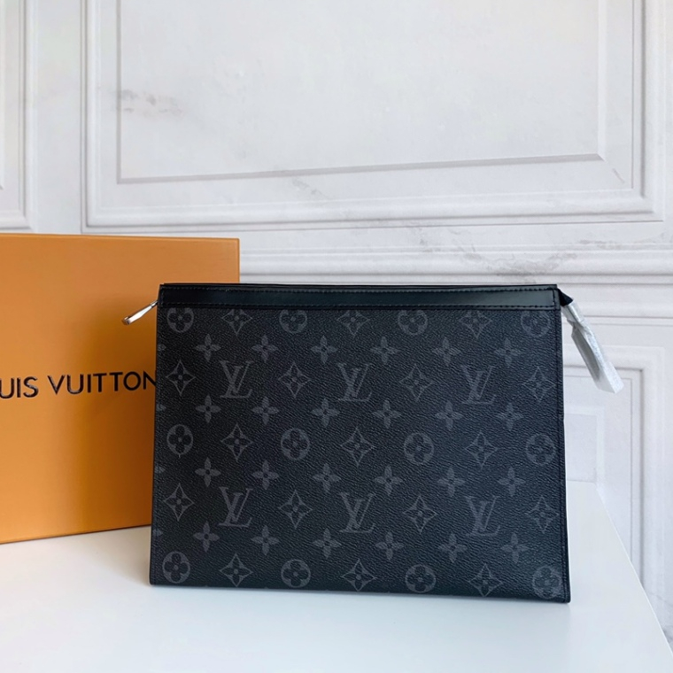 【 กล่อง + สต็อก 】กระเป๋าถือ หนังแท้ LV / Louis Vuitton Pochette Voyage ขนาดกลาง สําหรับผู้ชาย