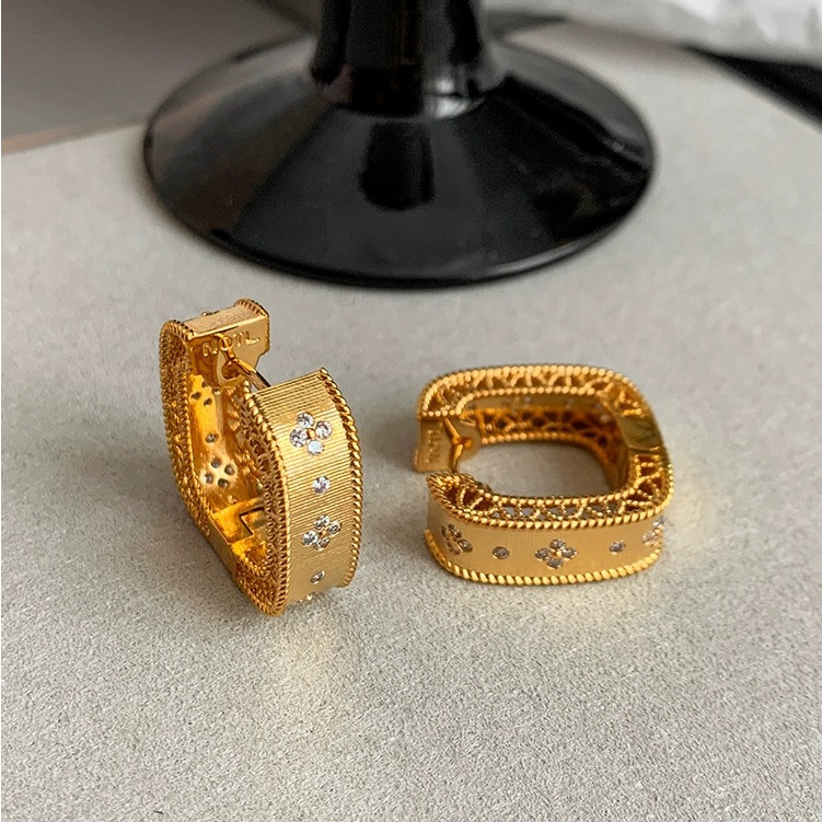 สไตล ์ Golden ต ่ างหูหญิงอารมณ ์ Retro  Design ต ่ างหู High-End หรูหราที ่ ไม ่ ซ ้ ํากัน Hollow ต ่ างหูต ่ างหู