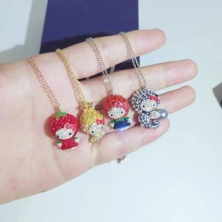 [ 2024 จุดใหม ่ ] Shijia Strawberry KT สร ้ อยคอแมวผู ้ หญิง Swarovski องค ์ ประกอบคริสตัลน ่ ารัก Childlike Cat Clavicle Chain