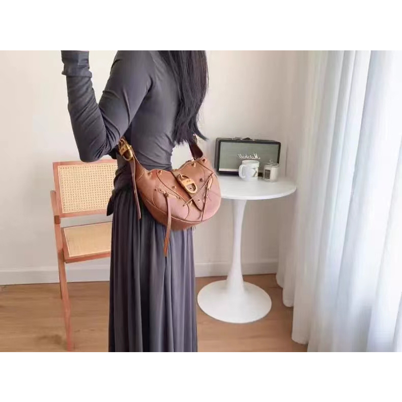 2023 Fashion Willow Nail Motorcycle Bag Womens Premium One-Shoulder Bag